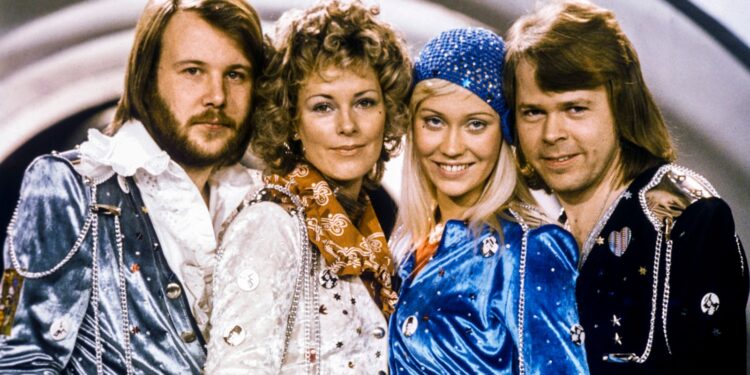 როგორ გამოიყურებიან დღეს ჯგუფ “ABBA”-ს წევრები ? – მათმა საერთო გამოჩენამ ინტერნეტსივრცე მოიცვა